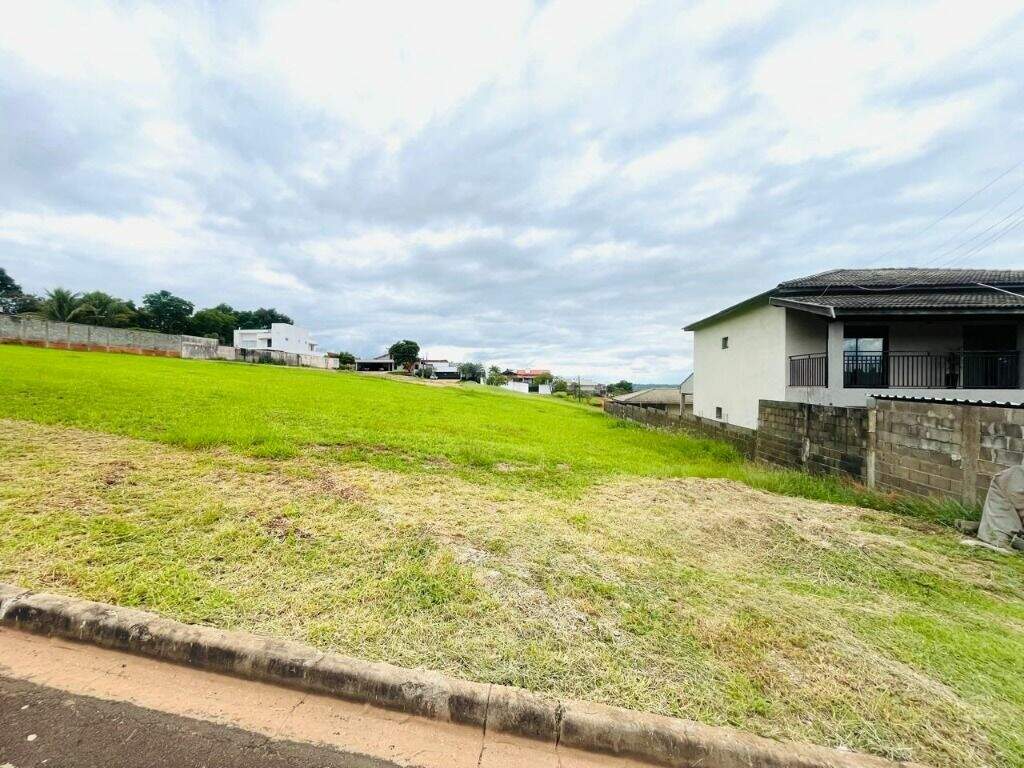 Terreno à venda no Morada dos Pássaros: 