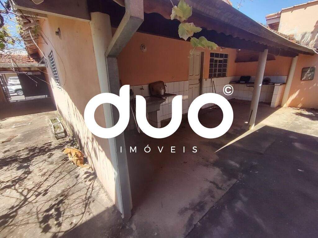Casa à venda no Dois Córregos: 