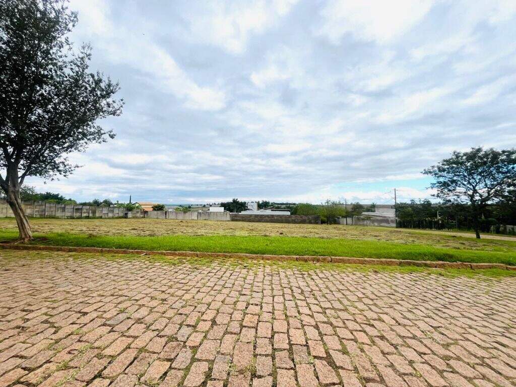 Terreno à venda no Recanto Universitário: 