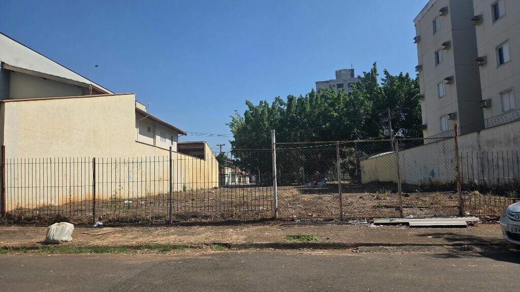 Terreno à venda no Jardim Astúrias I: 