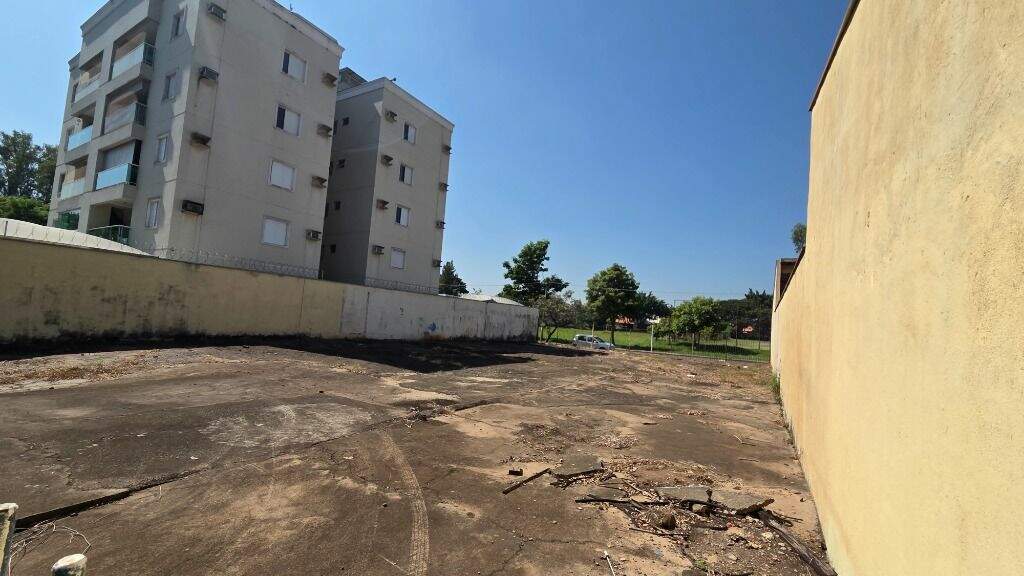 Terreno à venda no Jardim Astúrias I: 