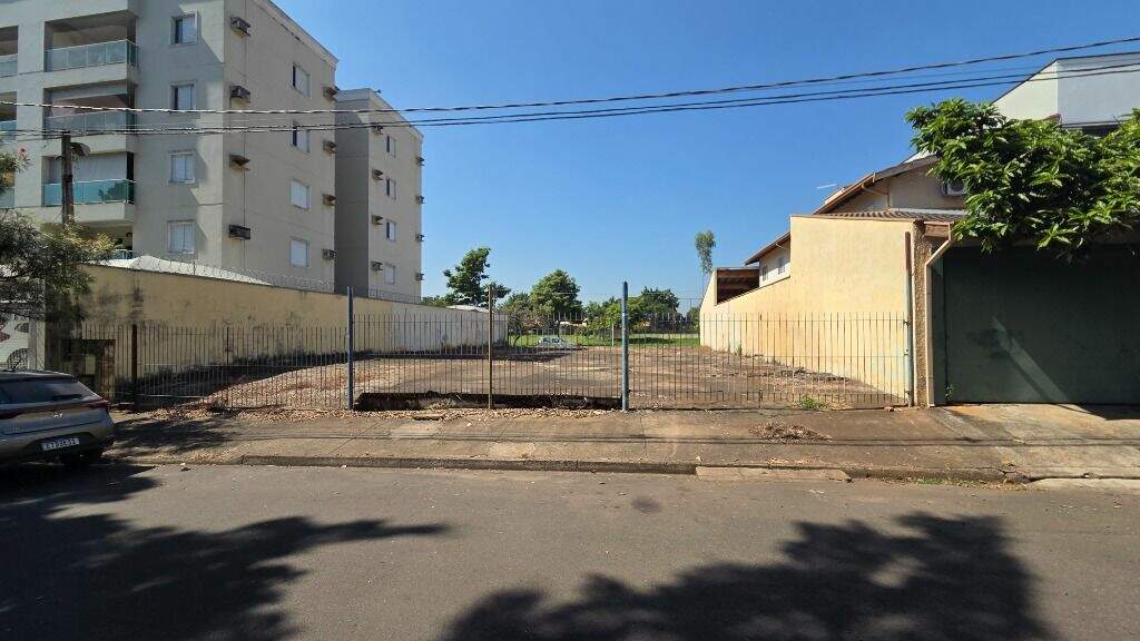 Terreno à venda no Jardim Astúrias I: 