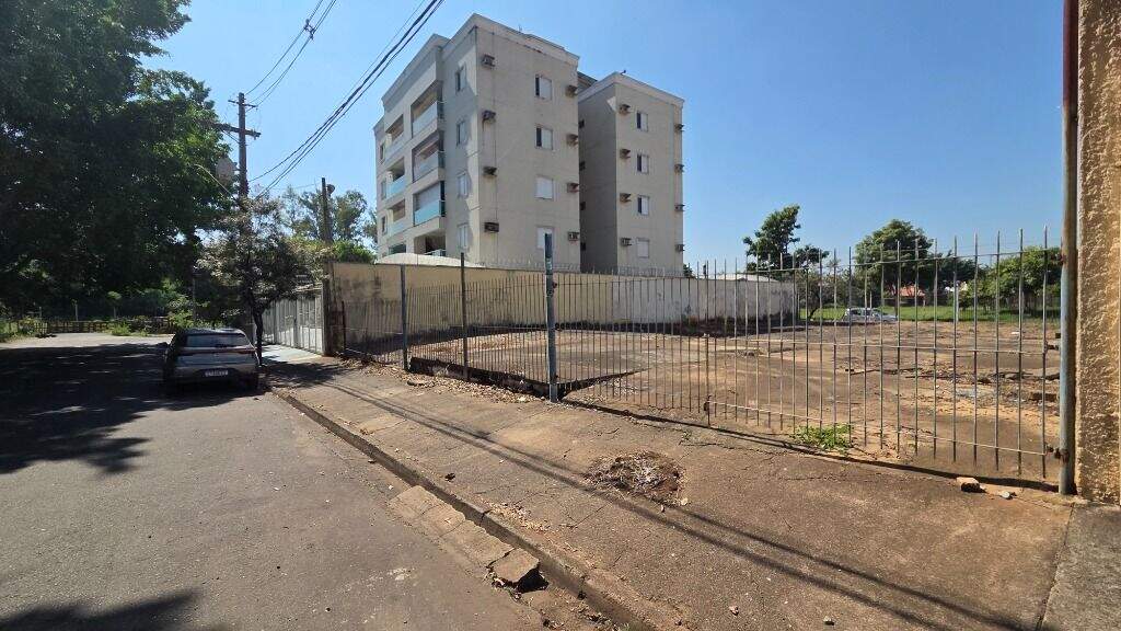 Terreno à venda no Jardim Astúrias I: 