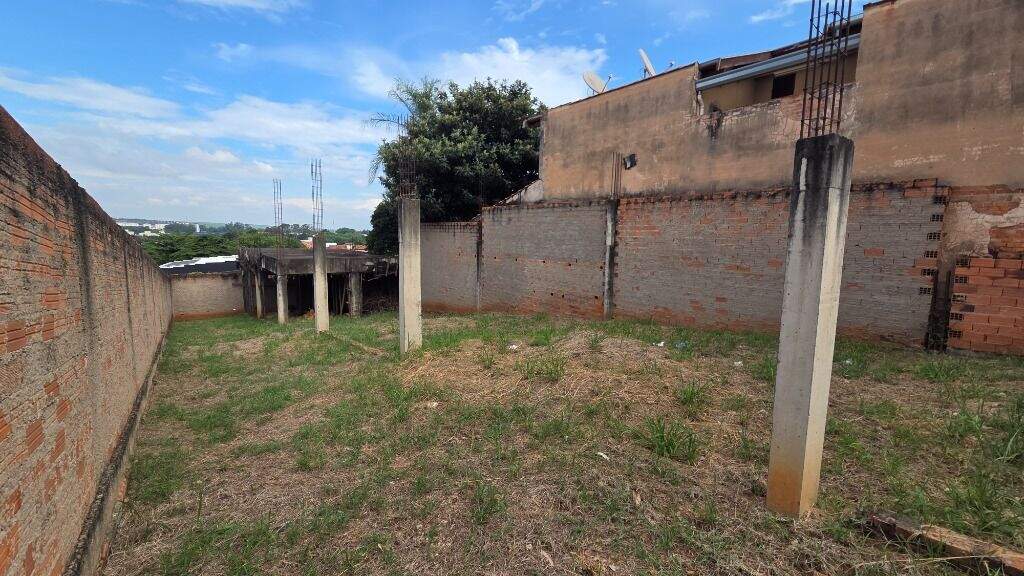 Terreno à venda no Piracicamirim: 
