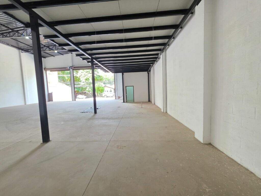 Salão para aluguel no Castelinho: 