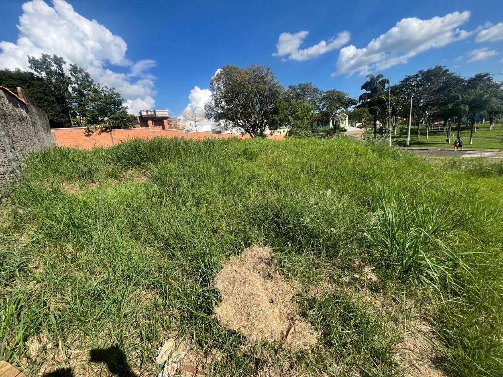 Terreno à venda no Centro (Tupi): 