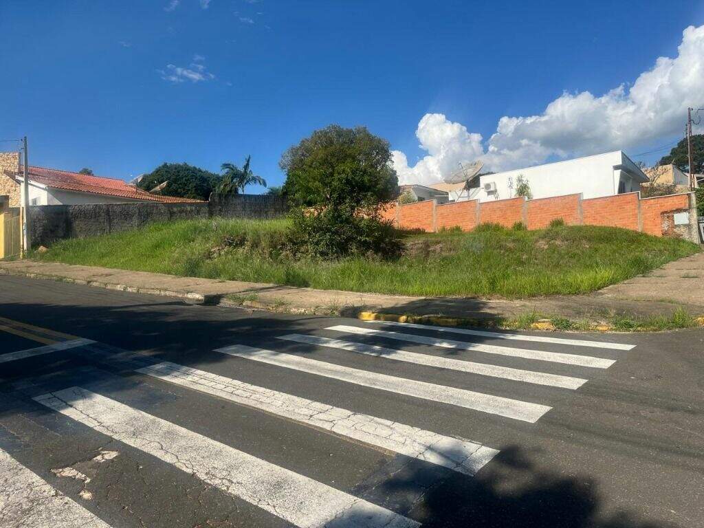Terreno à venda no Centro (Tupi): 