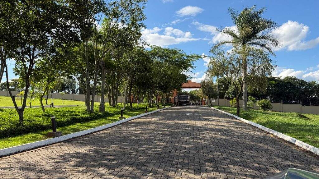 Terreno à venda no Residencial Fazenda Pinheirinho: 