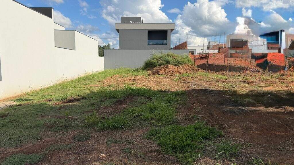 Terreno à venda no Residencial Fazenda Pinheirinho: 