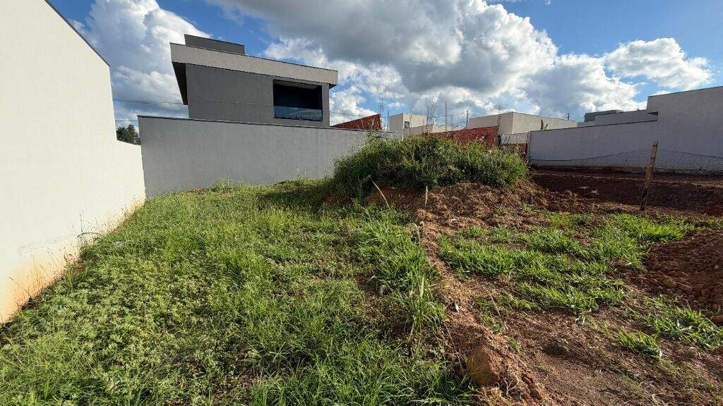 Terreno à venda no Residencial Fazenda Pinheirinho: 