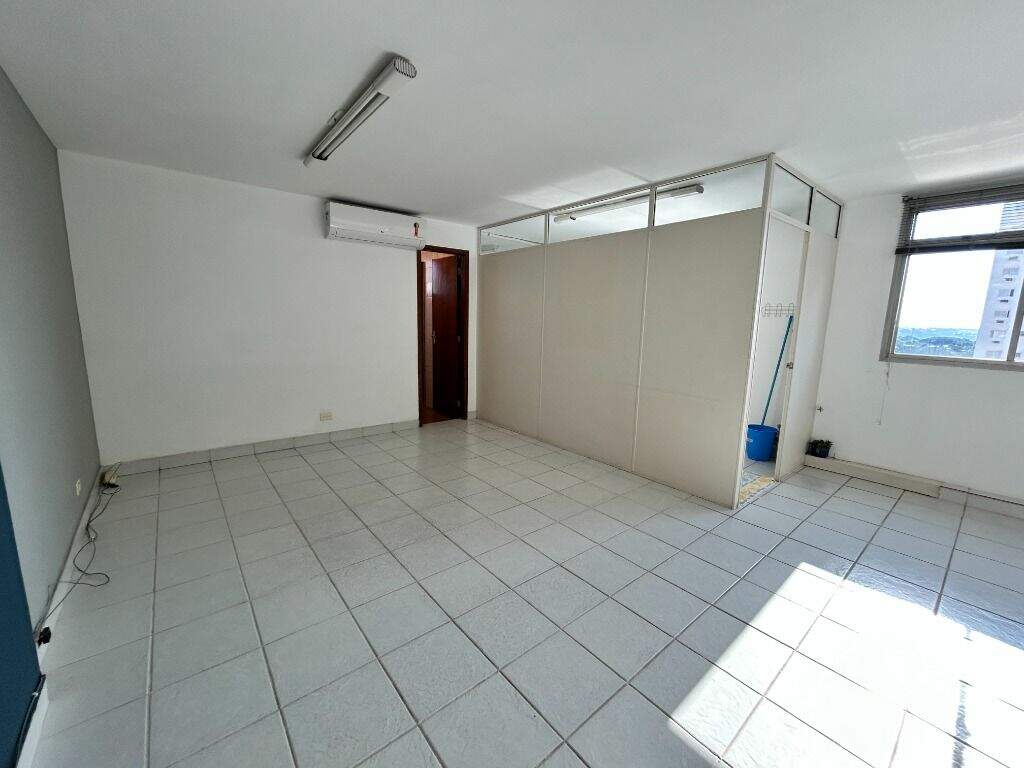 Sala à venda no Centro: 