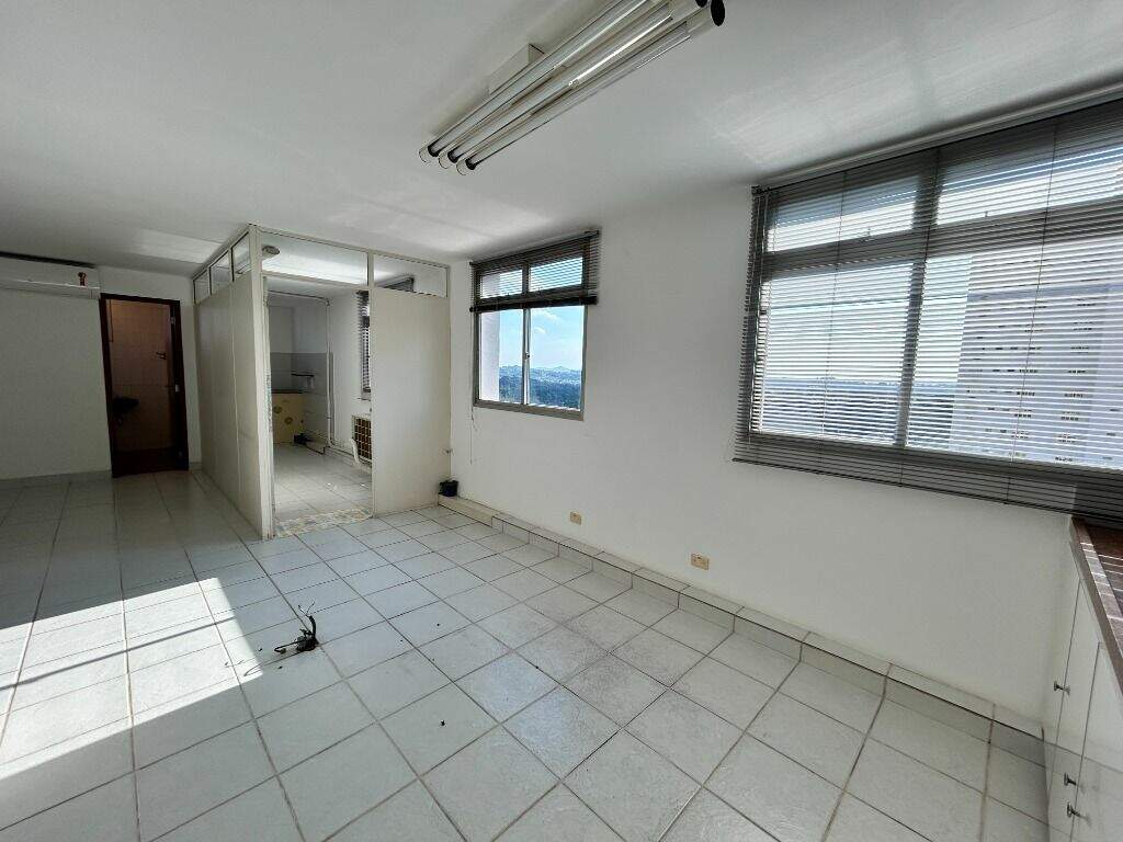 Sala à venda no Centro: 