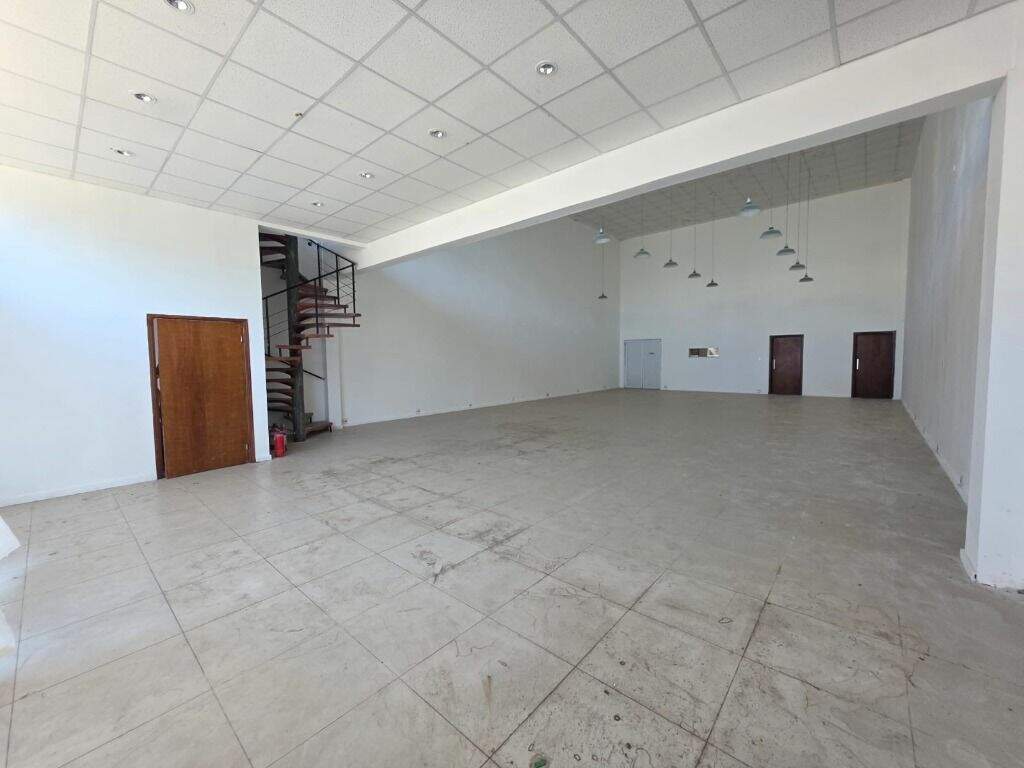 Salão para aluguel no Jardim Petrópolis: 