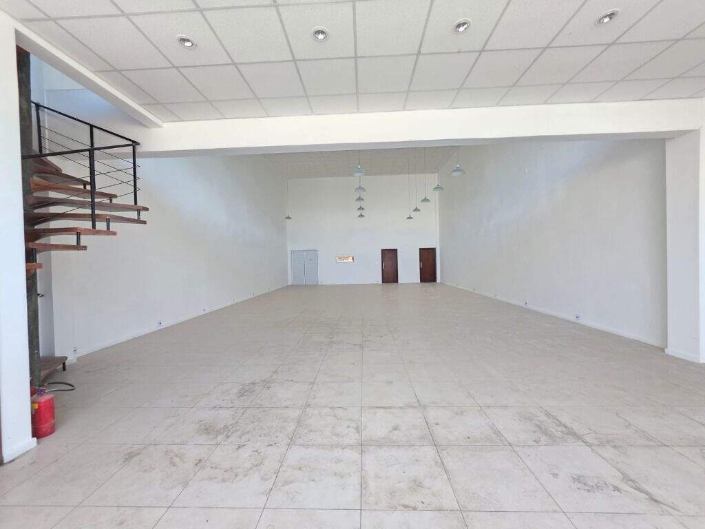 Salão para aluguel no Jardim Petrópolis: 