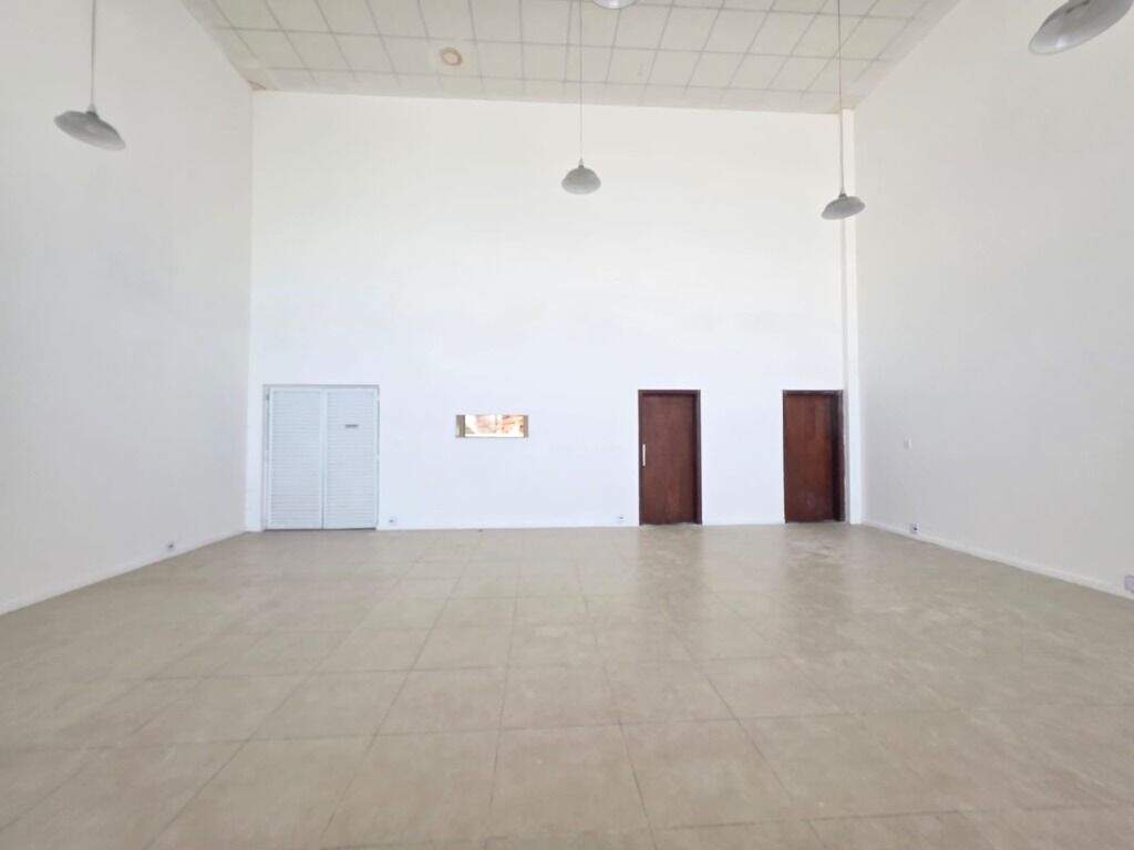 Salão para aluguel no Jardim Petrópolis: 