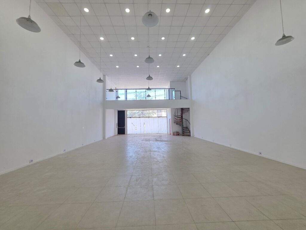 Salão para aluguel no Jardim Petrópolis: 