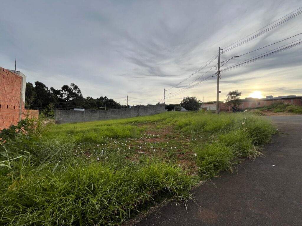 Terreno à venda no Campos Do Conde: 