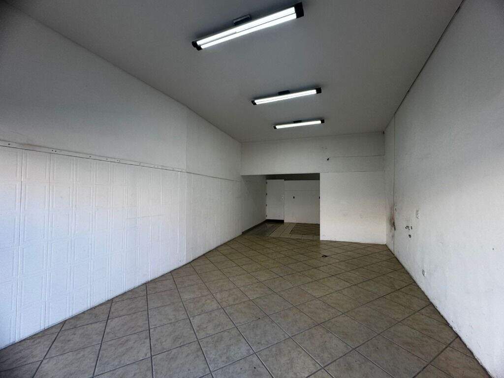 Salão para aluguel no Vila Rezende: 