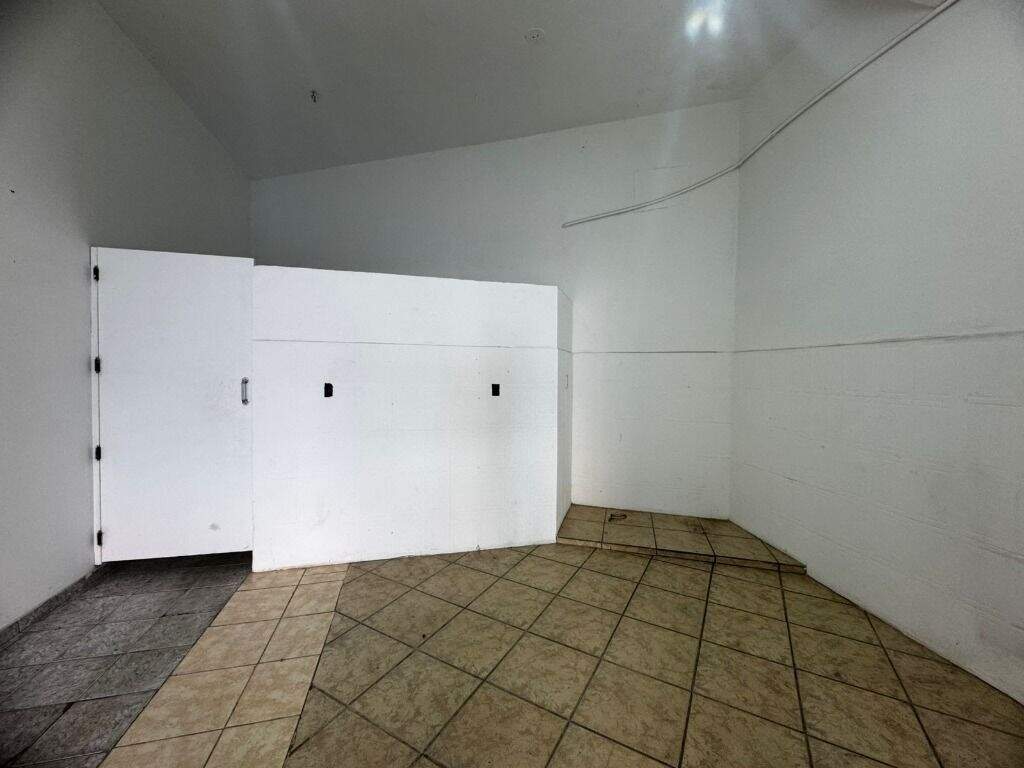 Salão para aluguel no Vila Rezende: 
