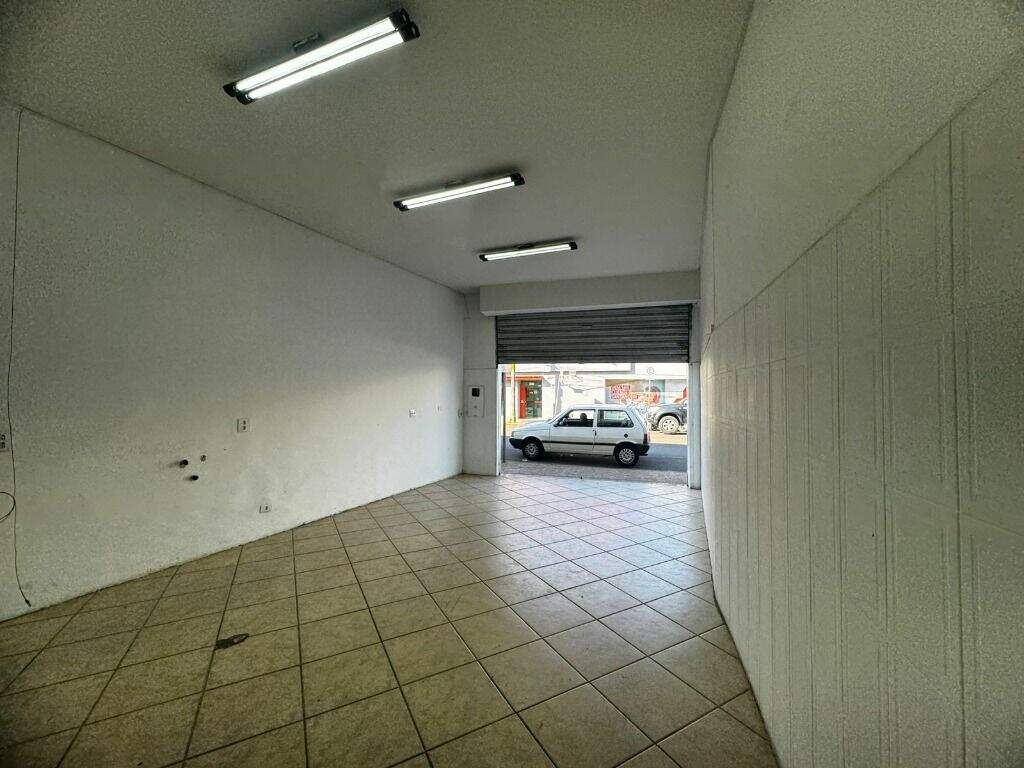 Salão para aluguel no Vila Rezende: 