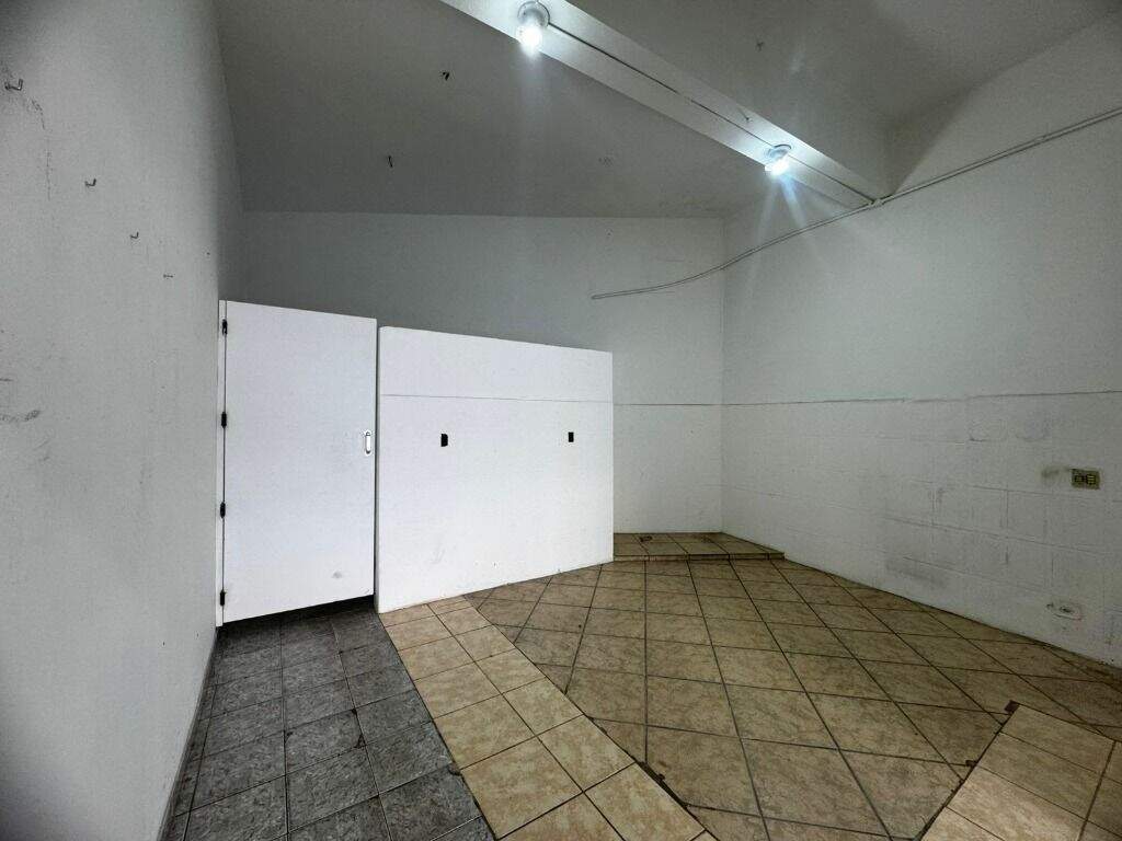 Salão para aluguel no Vila Rezende: 