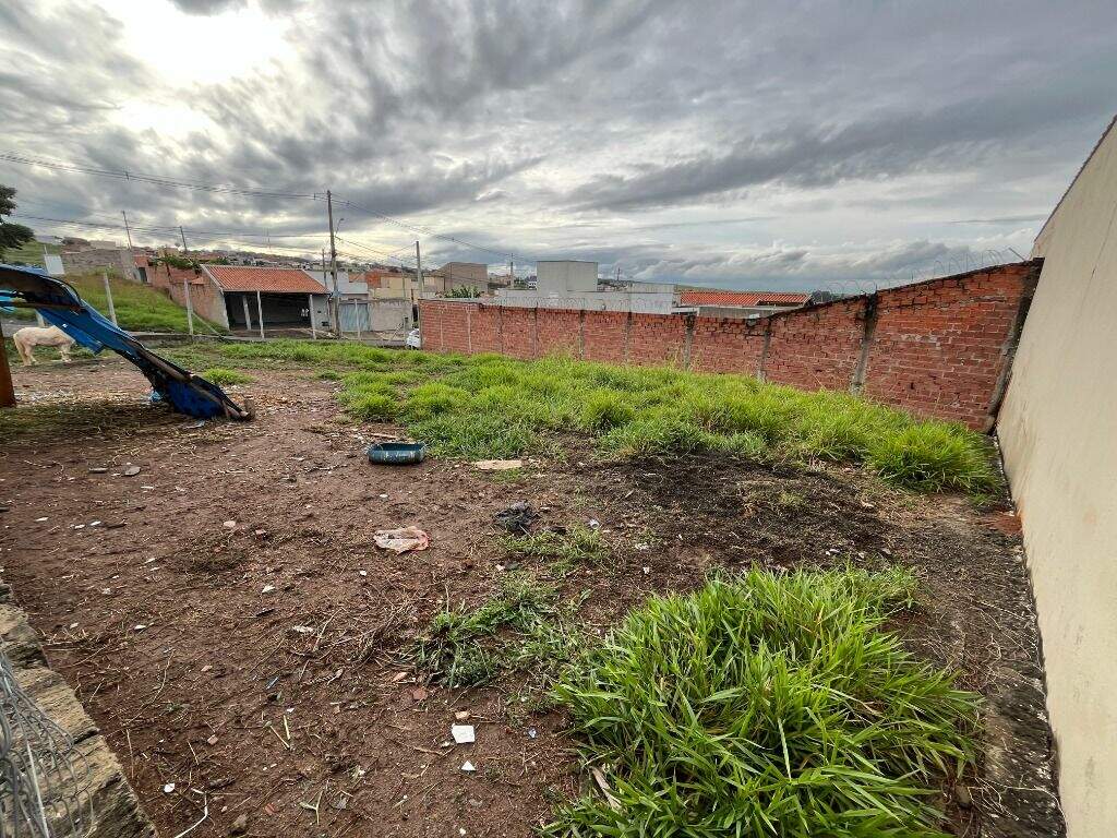 Terreno à venda no Jardim dos Manacás: 