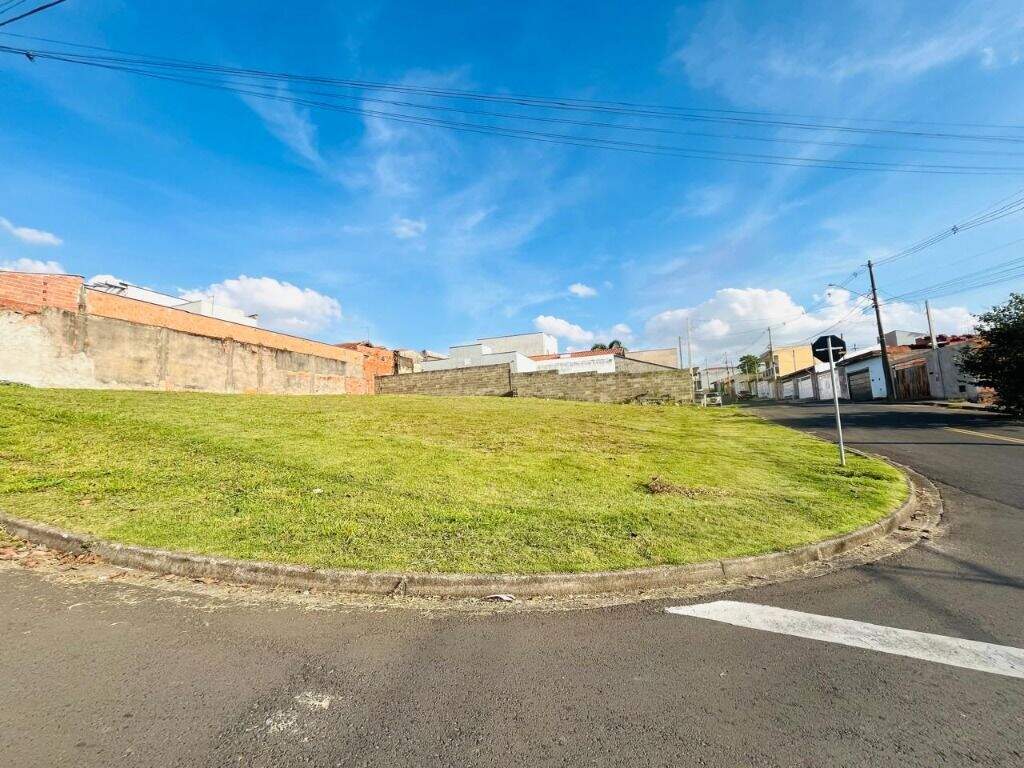 Terreno à venda no Santa Terezinha: 