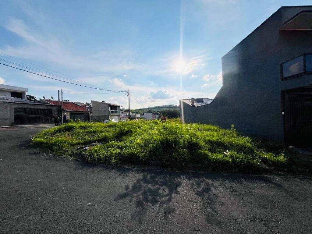 Terreno à venda no Jardim dos Manacás: 