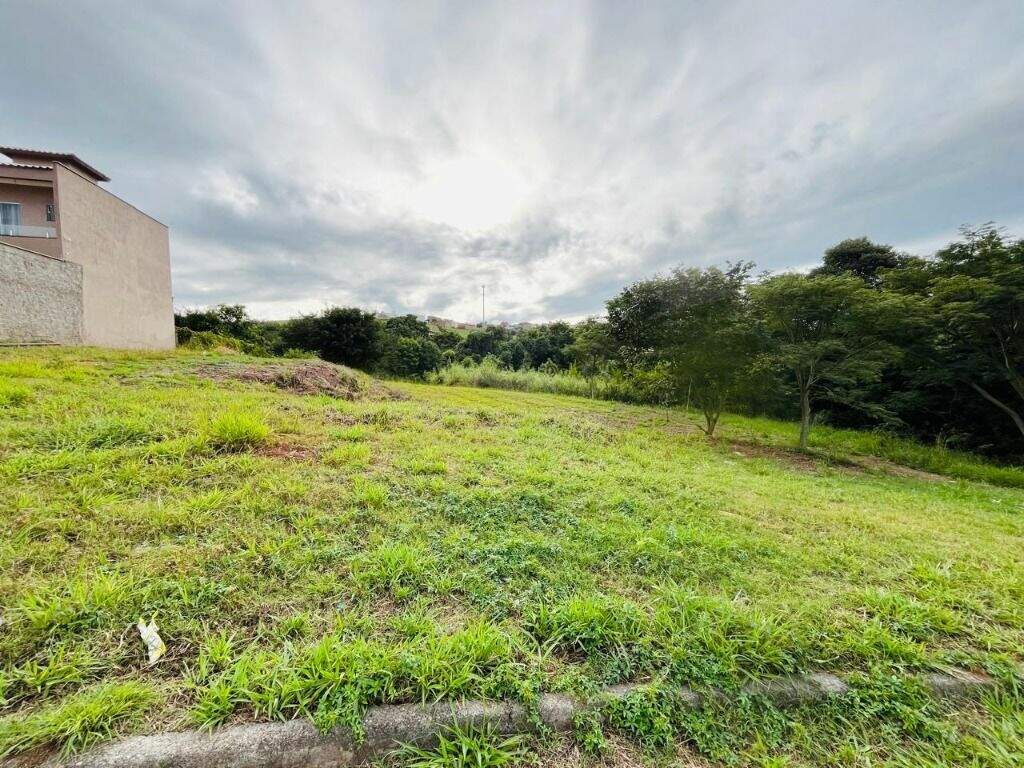 Terreno à venda no Jardim dos Manacás: 