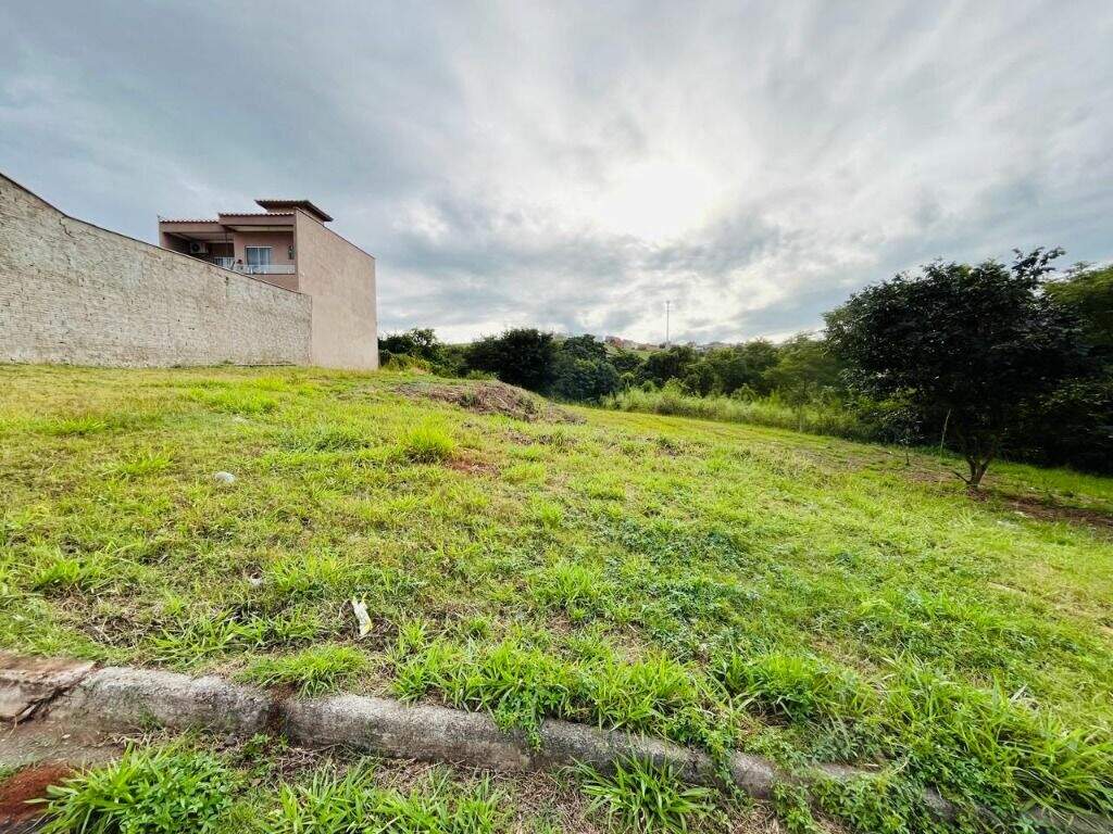 Terreno à venda no Jardim dos Manacás: 