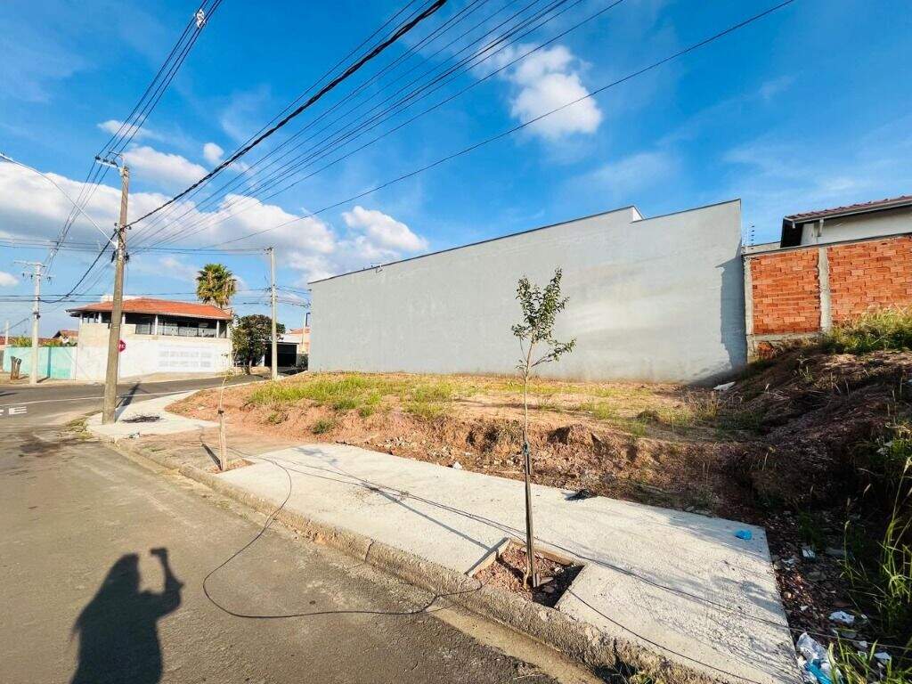 Terreno à venda no Jardim dos Manacás: 