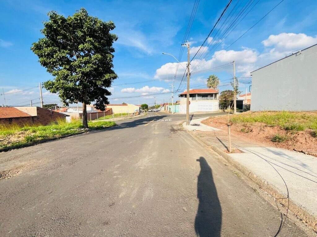 Terreno à venda no Jardim dos Manacás: 