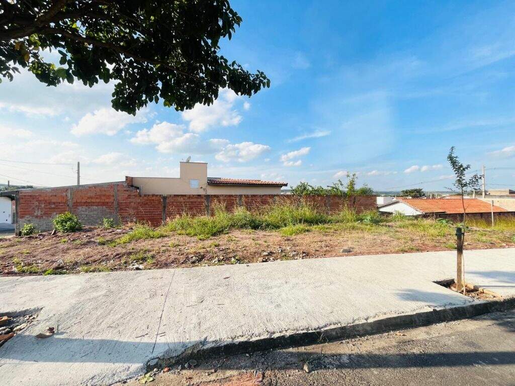 Terreno à venda no Jardim dos Manacás: 