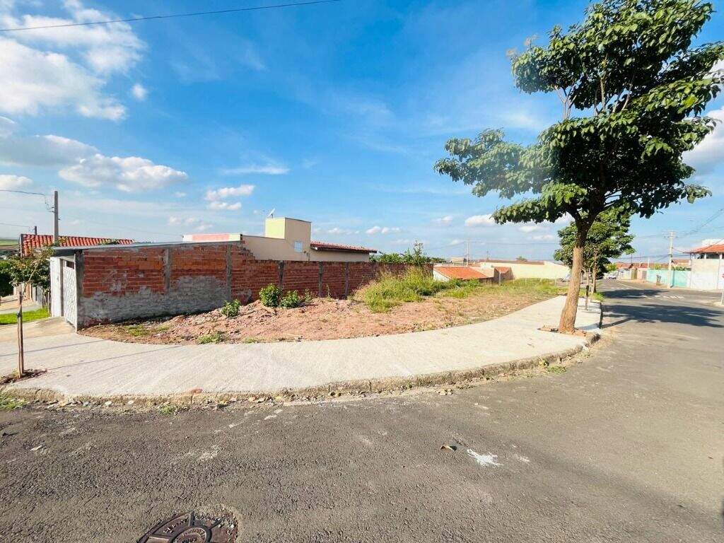 Terreno à venda no Jardim dos Manacás: 