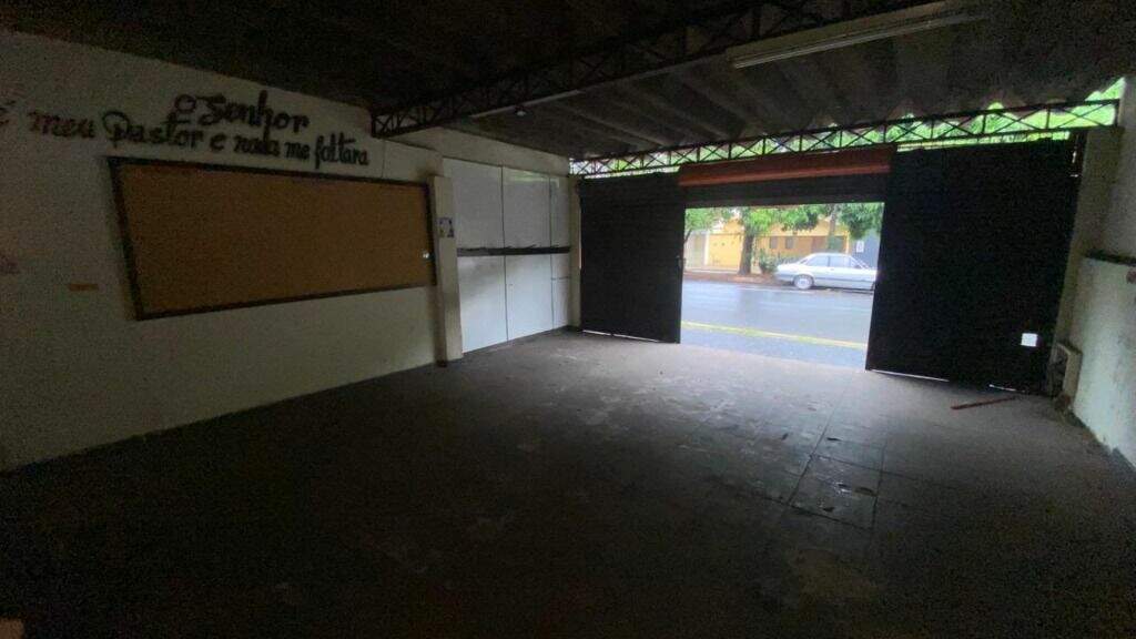 Salão para aluguel no Dois Córregos: 