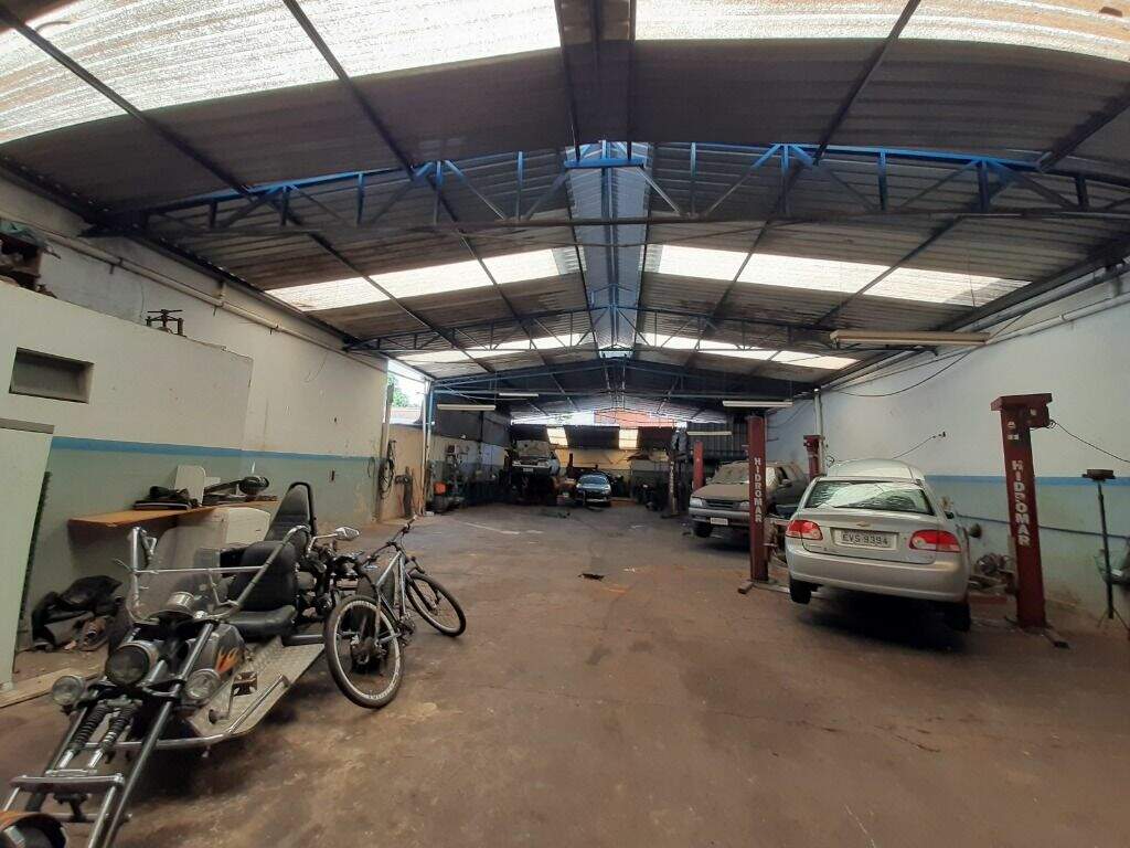 Barracão à venda no Vila Rezende: 