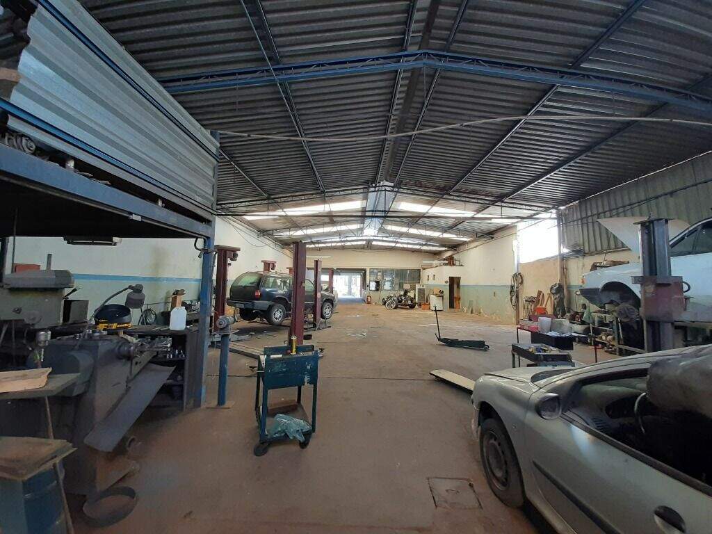 Barracão à venda no Vila Rezende: 