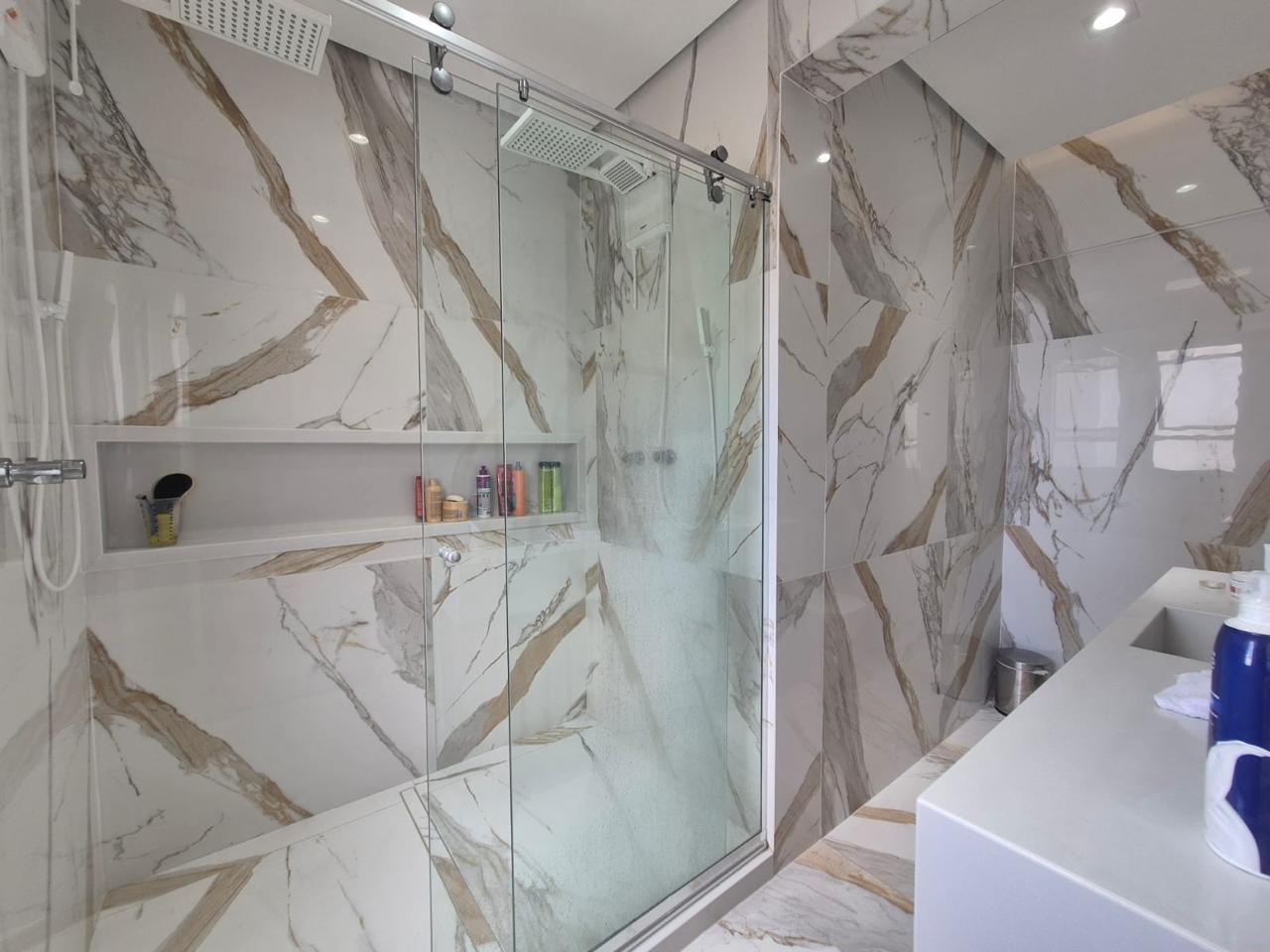 Cobertura à venda no Aparecida: 