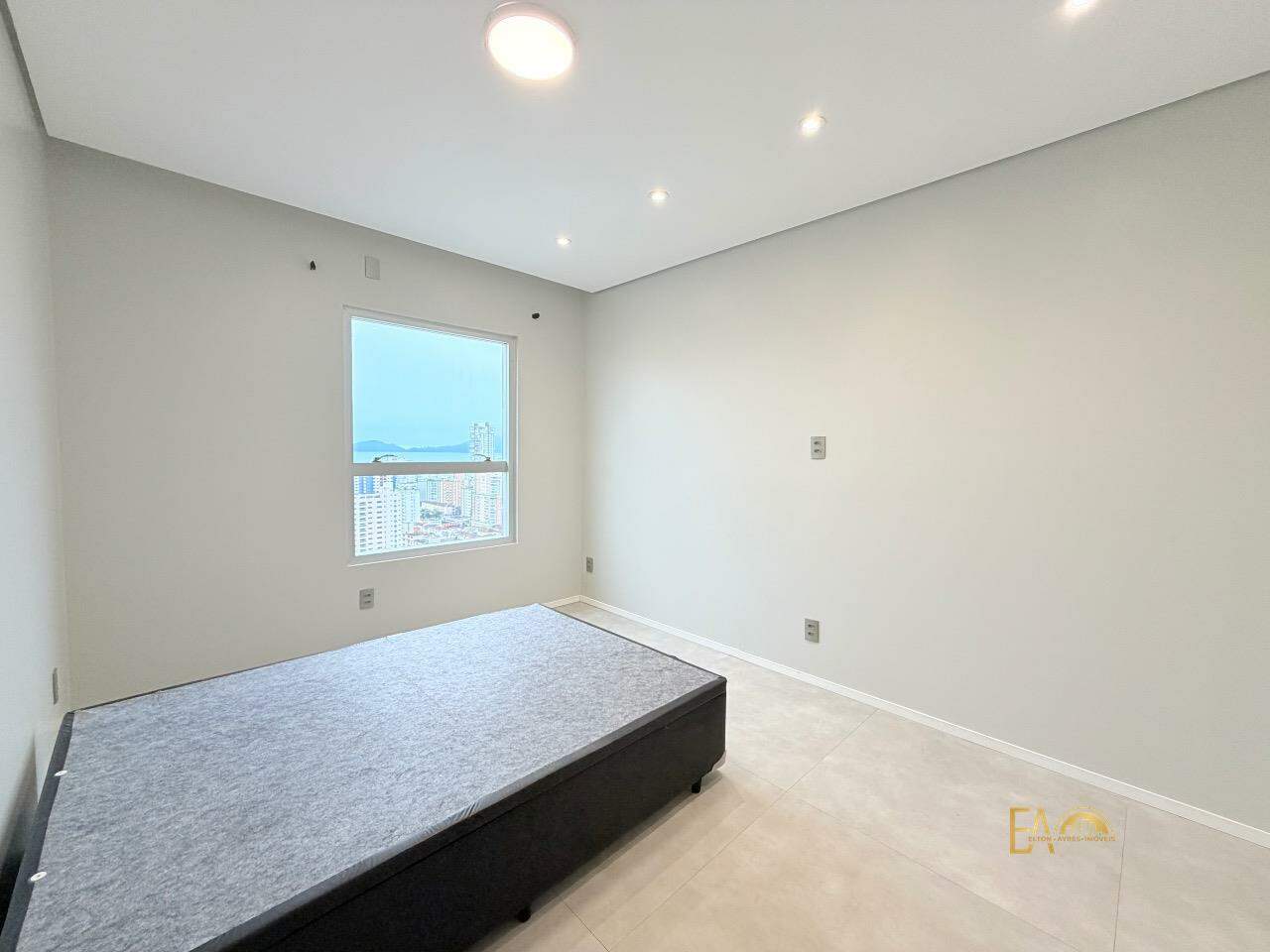 Apartamento à venda no Embaré: 