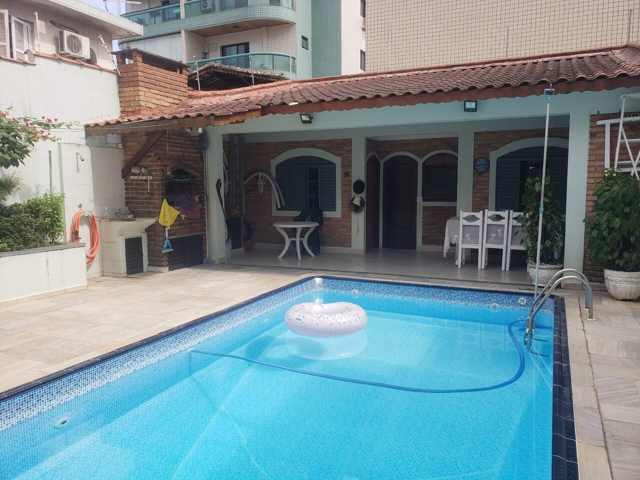 Casa à venda no Embaré: 