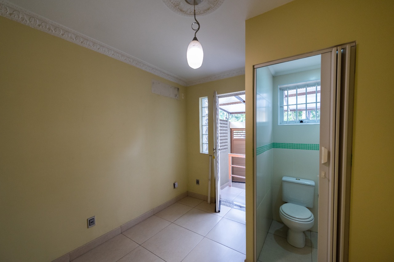 Casa para aluguel no Embaré: