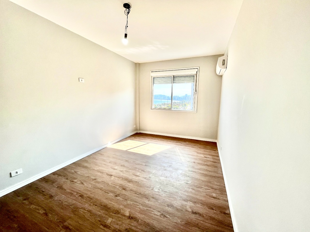 Apartamento à venda no Ponta da Praia: 