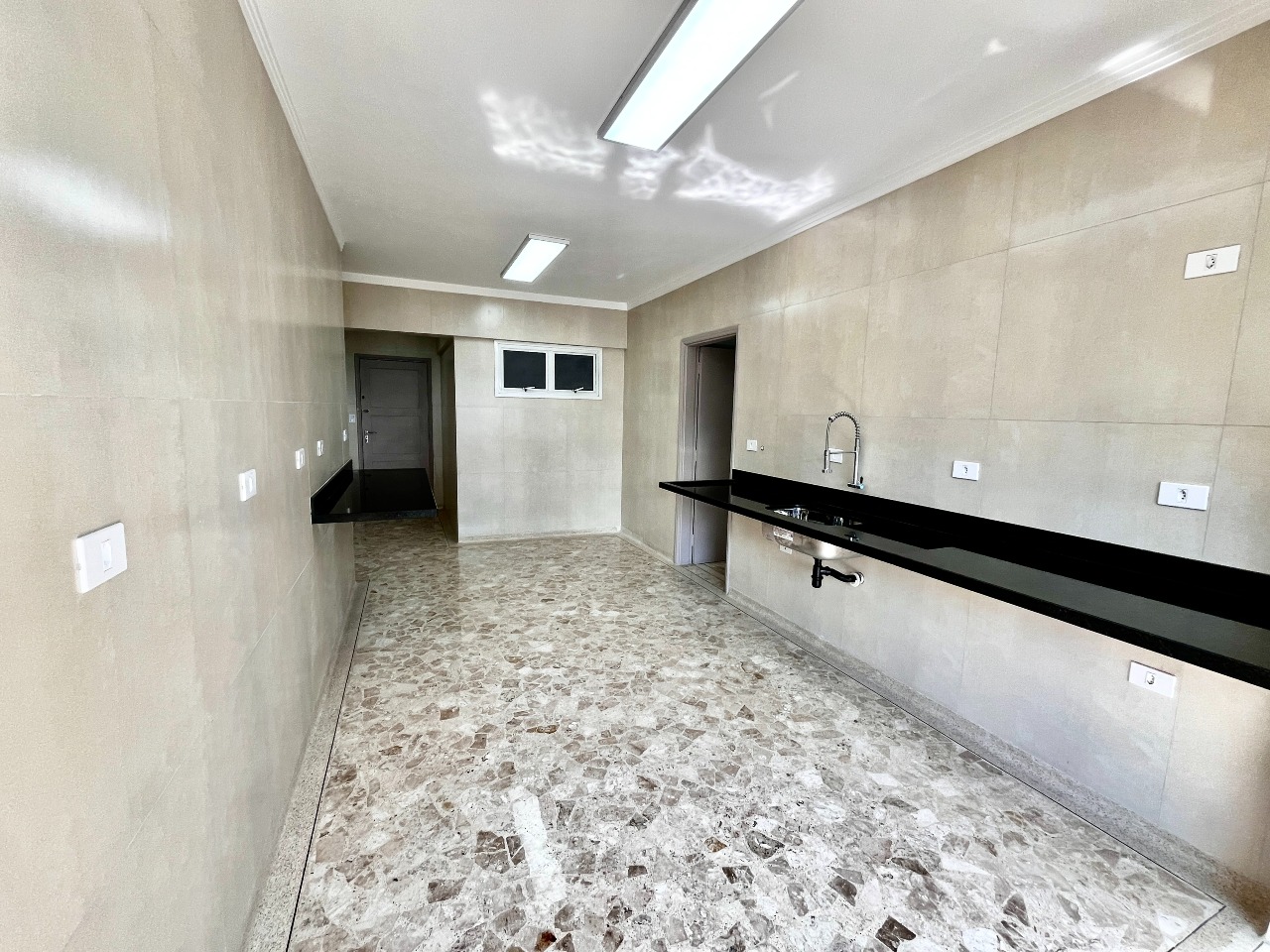 Apartamento à venda no Ponta da Praia: 