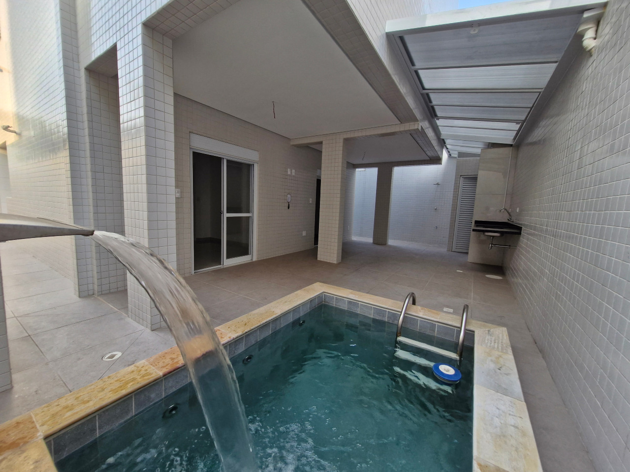 Casa à venda no Embaré: 