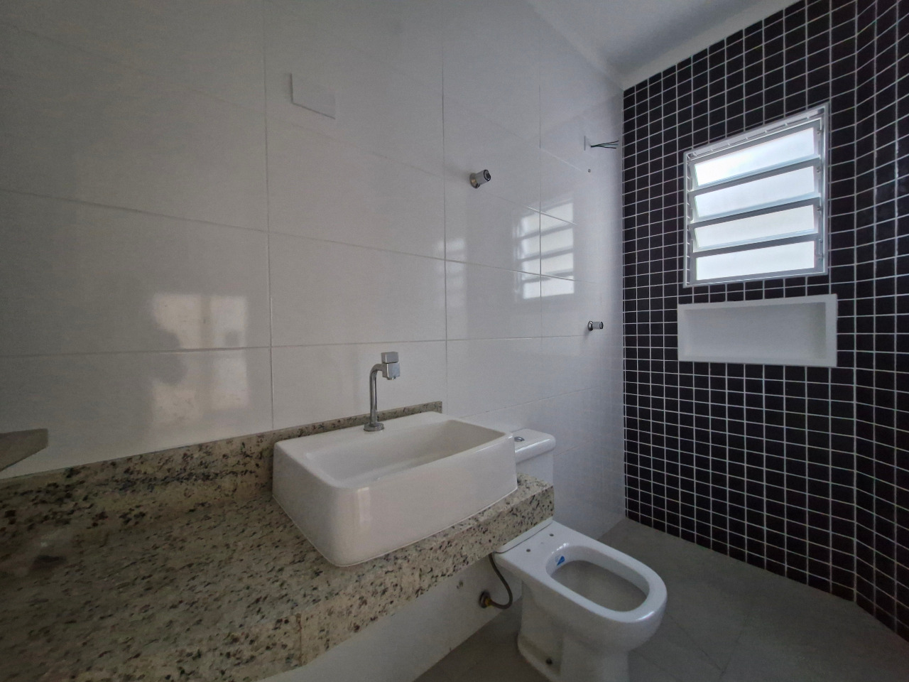 Casa à venda no Embaré: 