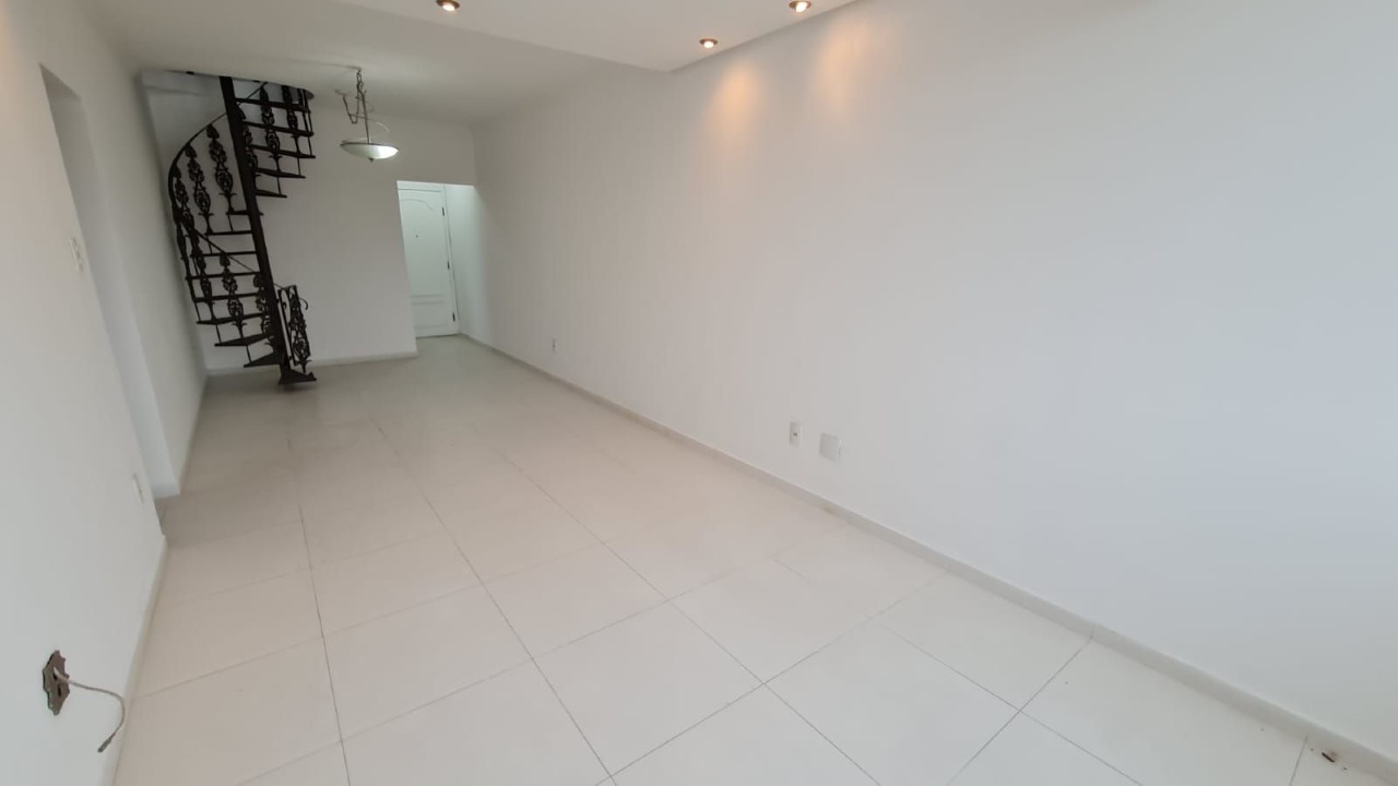 Cobertura à venda no Ponta da Praia: 