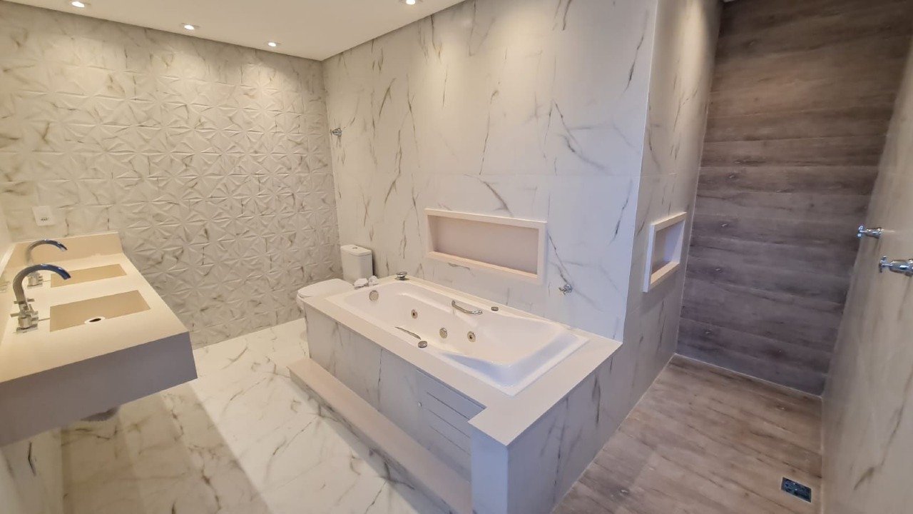 Cobertura à venda no Ponta da Praia: