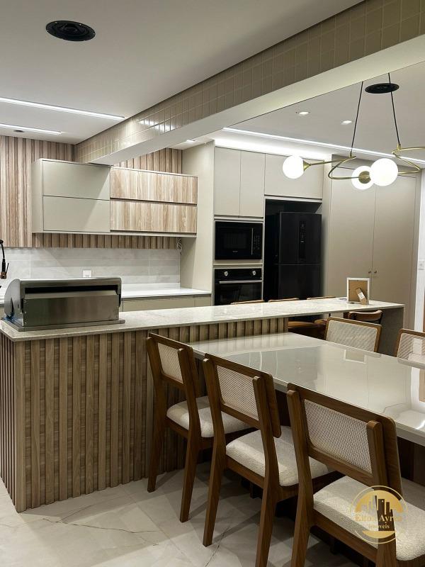 Apartamento à venda no Ponta da Praia: 