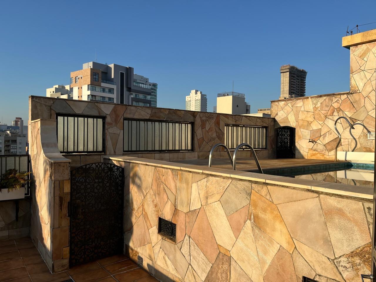 Cobertura à venda no Ponta da Praia: 