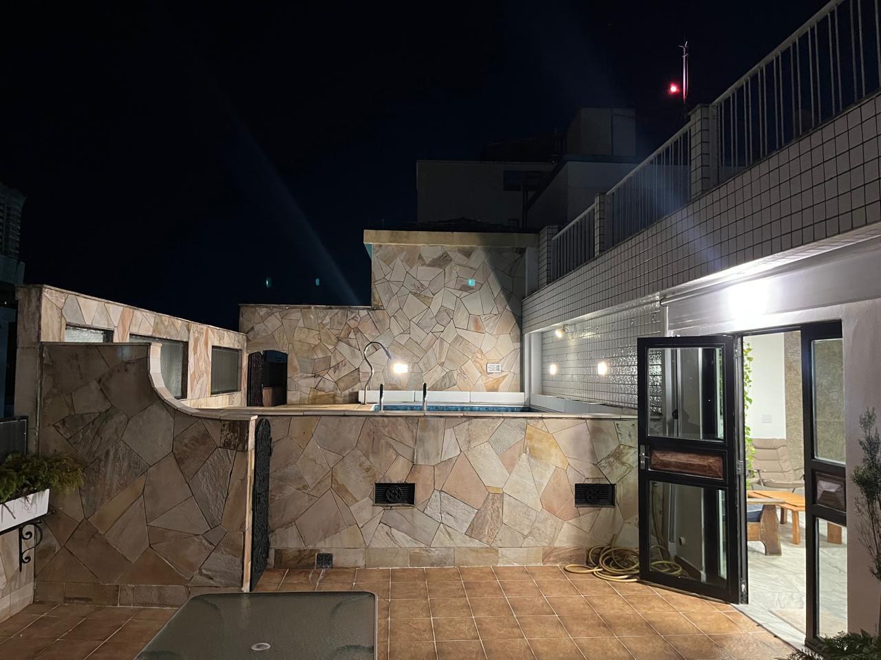 Cobertura à venda no Ponta da Praia: 